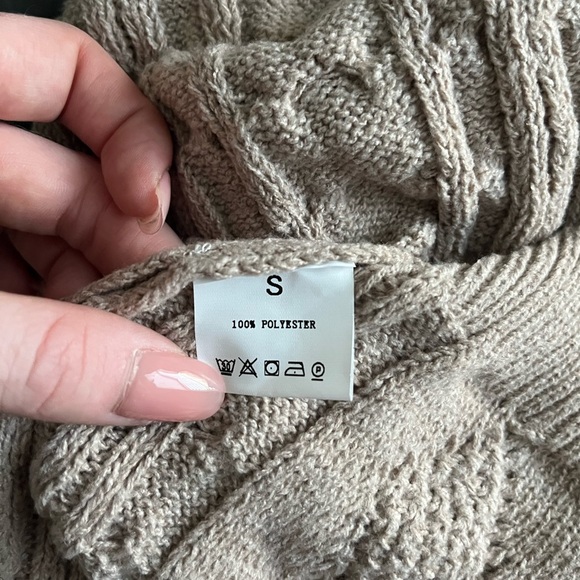 Beige Cable Knit Sleeveless Top - Picture 4 of 4